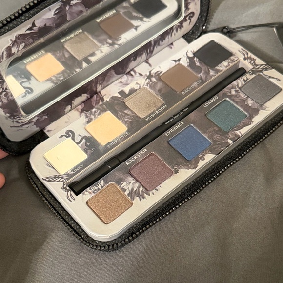 Urban Decay Smoked Palette - Picture 2 of 8